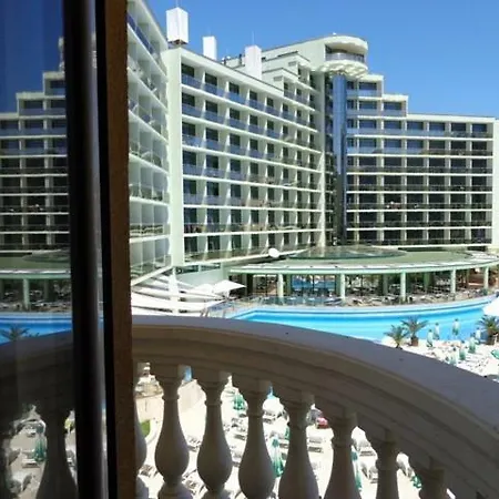 Victoria Palace * ساني بيتش